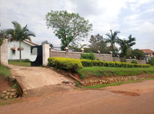 House For Sale – Luzira